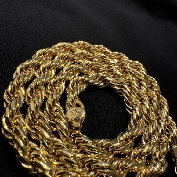 Gold Rope Chain - Picture 2 of 2